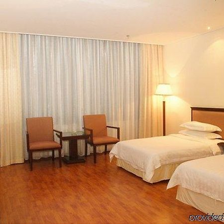 Raystar Hotel Guangzhou Room photo